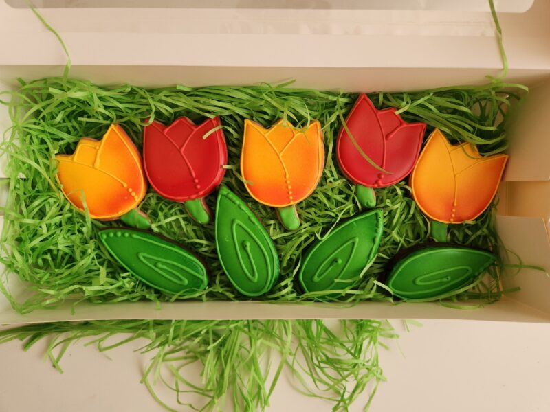Tulips shugar cookies floral flower red yellow cookie mothers day gift present b-day annyversary  engagement wedding woman girl box lovely