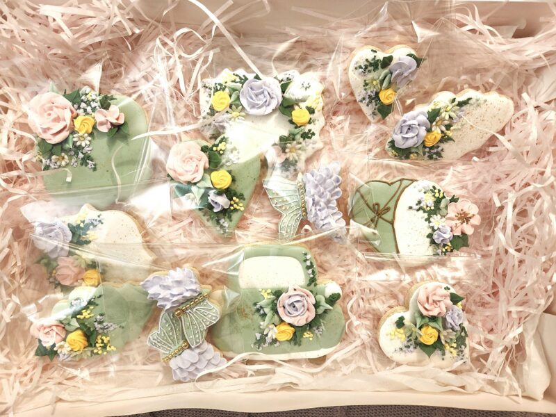 Romantic flowers floral cookies with a track butterfly heart cookie personalized custom engagement wedding set 3d flowers adorable nice gift - Image 5