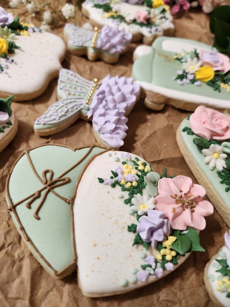 Romantic flowers floral cookies with a track butterfly heart cookie personalized custom engagement wedding set 3d flowers adorable nice gift - Image 6