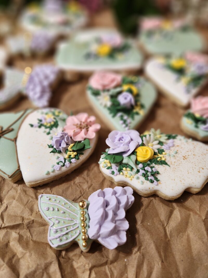 Romantic flowers floral cookies with a track butterfly heart cookie personalized custom engagement wedding set 3d flowers adorable nice gift - Image 8
