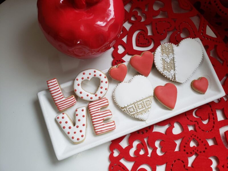 Love red white shugar cookies heart decorated cookie, LOVE valentines day engagement wedding customized vanilla taste flavor sweet gift - Image 3