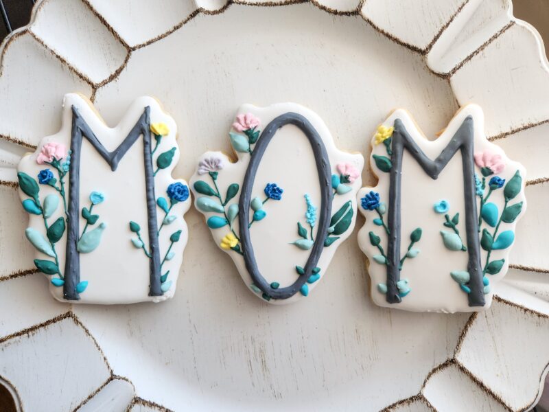 Mom's mother's  woman day shugar cookies gift present floral flower pastel - Image 3