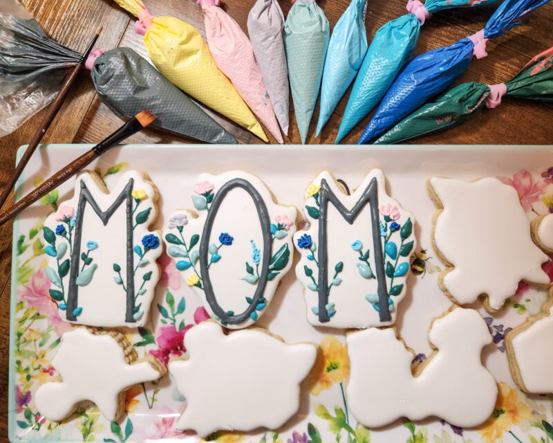 Mom's mother's  woman day shugar cookies gift present floral flower pastel - Image 4