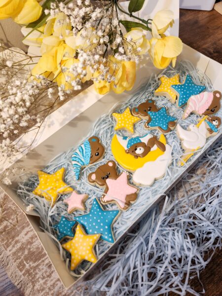 Baby shower  reveal boy girl blue yellow pink baby bear shugar cookies