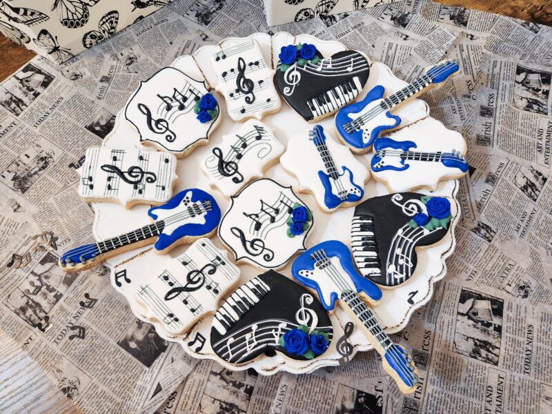 Musical notes piano guitar shugar cookies set blue black white floral flower - Image 5