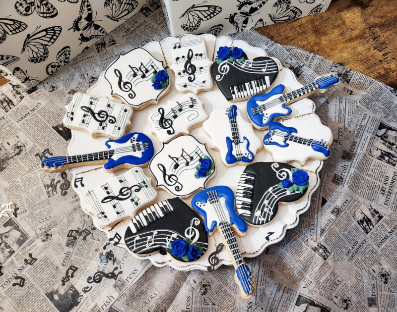 Musical notes piano guitar shugar cookies set blue black white floral flower - Image 6