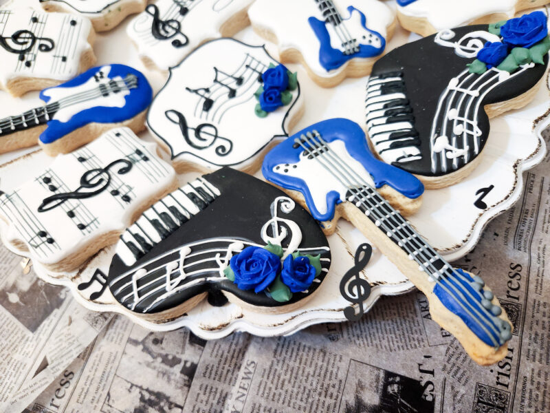 Musical notes piano guitar shugar cookies set blue black white floral flower - Image 2