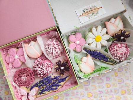 Floral flower shugar cookies hydrangea rose lavander dusty pink color  set in a box for sweet gift woman floral gift
