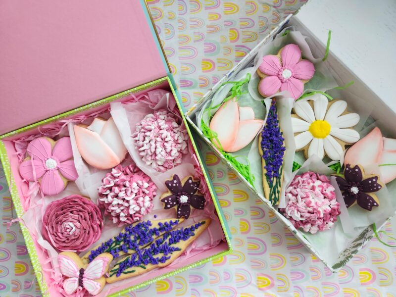 Floral flower shugar cookies hydrangea rose lavander dusty pink color  set in a box for sweet gift woman floral gift - Image 3