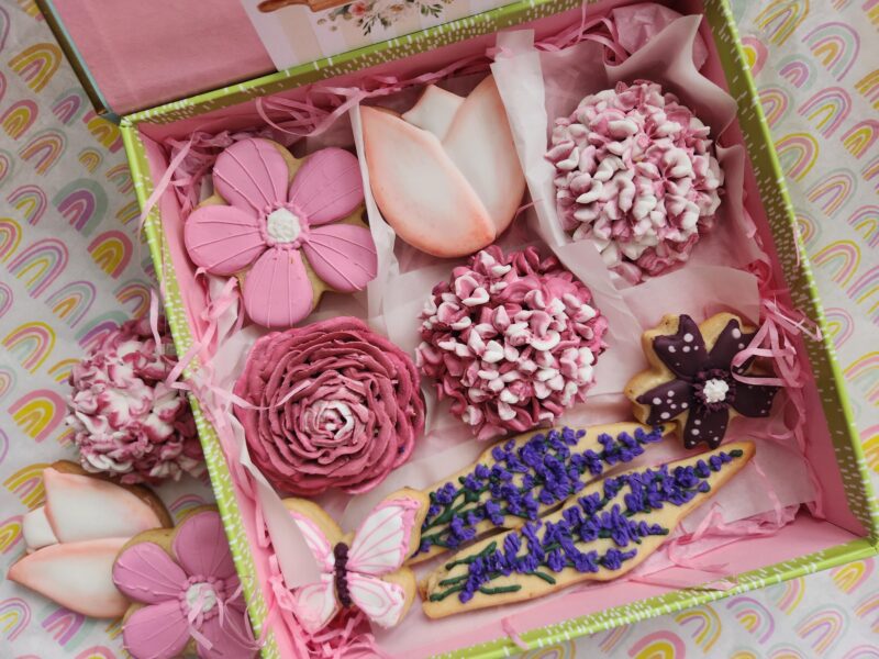 Floral flower shugar cookies hydrangea rose lavander dusty pink color  set in a box for sweet gift woman floral gift - Image 5