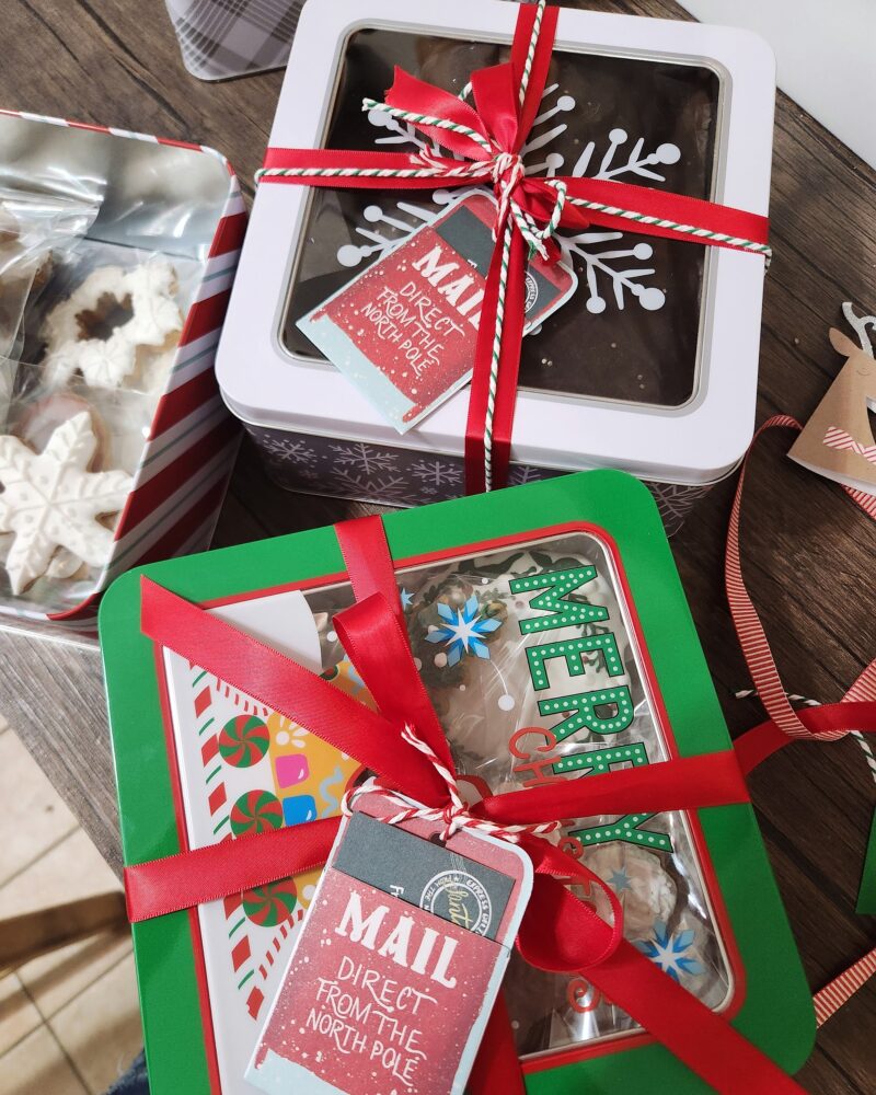Christmas shugar cookies  christmas tree poinsettia  gift red green color from scratch hand painted customized gingerbread  vanilla cookie - Image 4