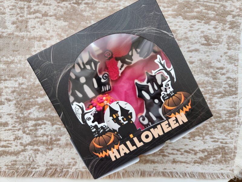 Black pink fun cute helloween cookies decorated  scull floral skeleton house  set of 4 cookies in a box - Image 2