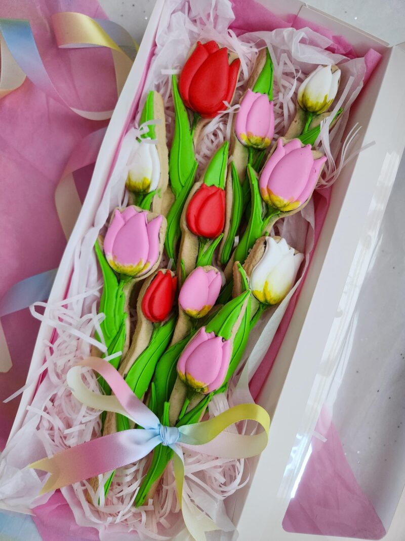 Tulips cookies  floral flower decorated cookie pink red white gift present to woman girl teenager box of flowers edible adorable nice - Image 2