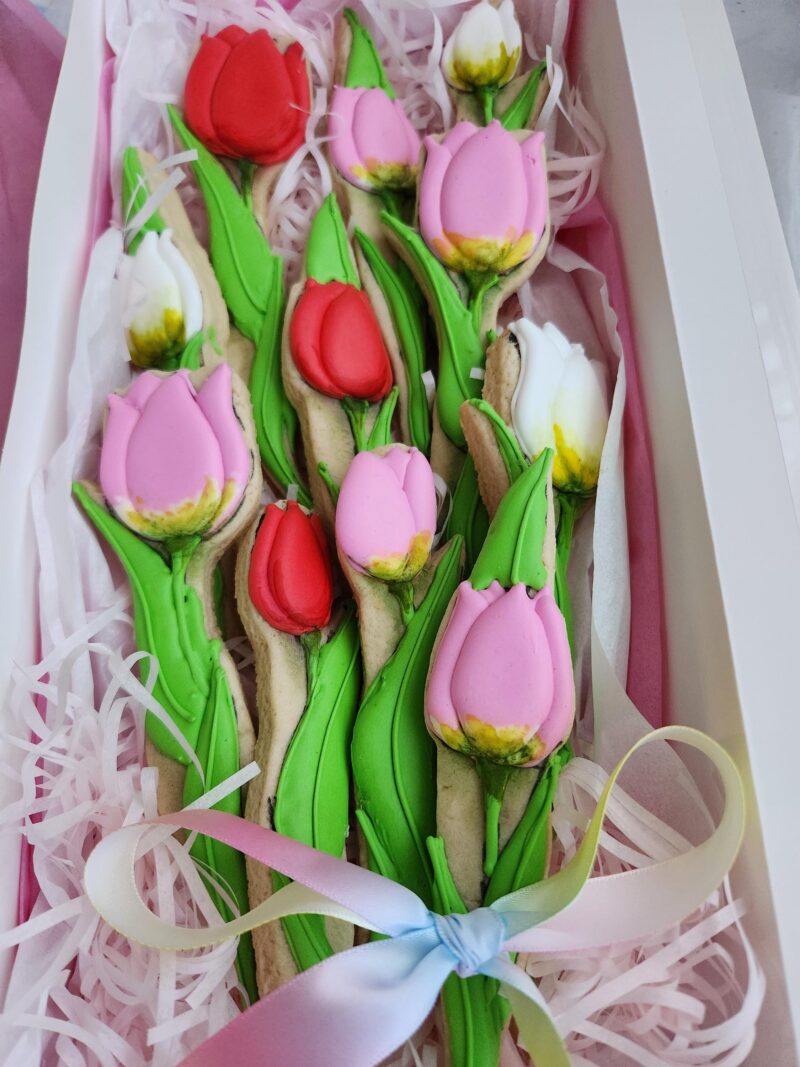 Tulips cookies  floral flower decorated cookie pink red white gift present to woman girl teenager box of flowers edible adorable nice - Image 4