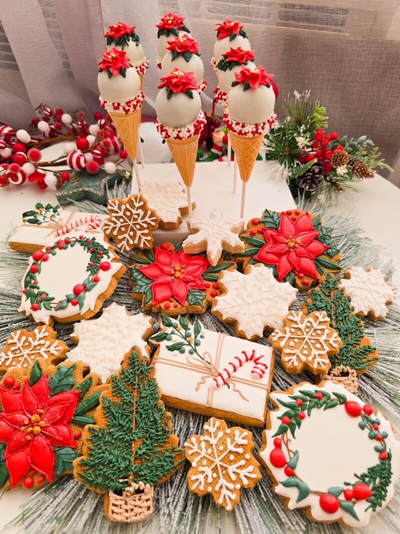 Christmas shugar cookies  christmas tree poinsettia  gift red green color from scratch hand painted customized gingerbread  vanilla cookie - Image 2