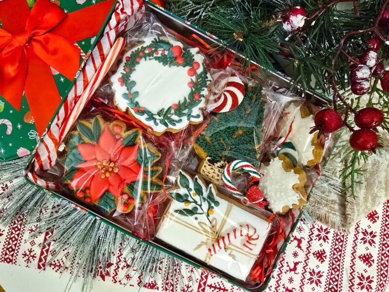 Christmas shugar cookies  christmas tree poinsettia  gift red green color from scratch hand painted customized gingerbread  vanilla cookie
