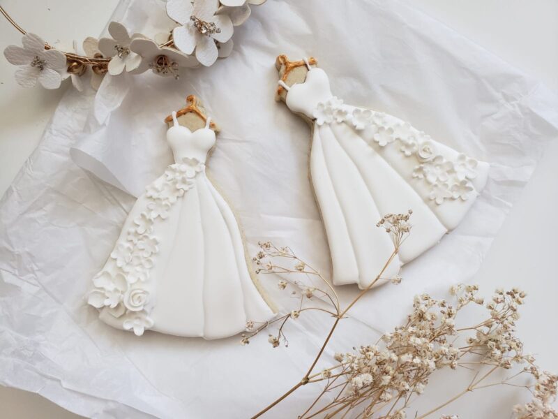 White wedding dress with flowers cookies Engagement party bridsmade  supplies shugar vanilla custom  candy bar