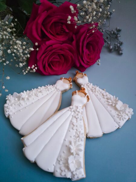 White wedding dress with flowers cookies Engagement party bridsmade  supplies shugar vanilla custom  candy bar