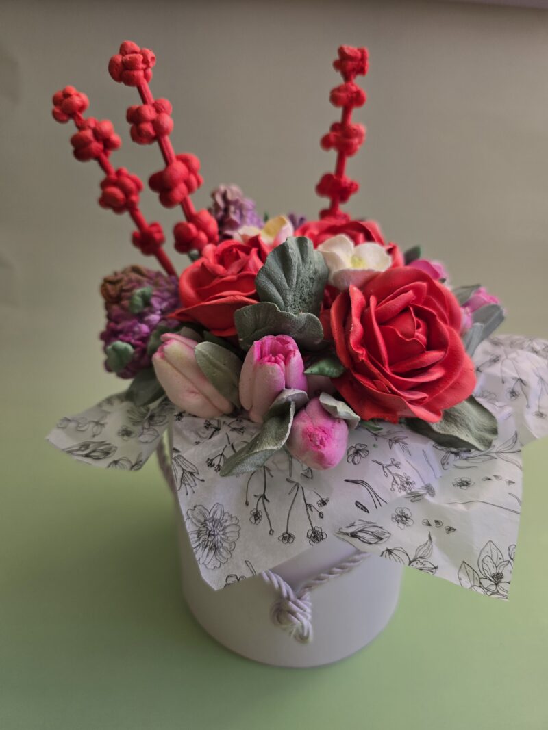 Marshmallow zephyr flowers rose hydrangea tulips adorable present for mom day birthday  anniversary gift pink purple in a round box. - Image 4