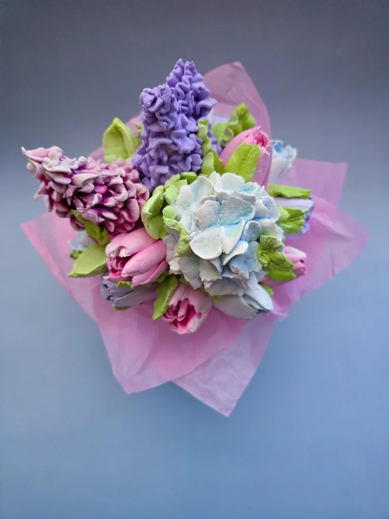 Marshmallow zephyr flowers rose hydrangea tulips adorable present for mom day birthday  anniversary gift pink purple in a round box. - Image 3
