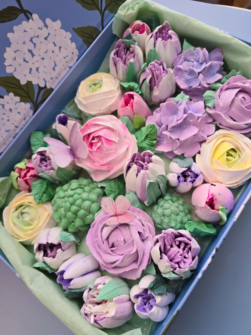Marshmallow zephyr flowers rose hydrangea tulips adorable present for mom day birthday  anniversary gift pink purple in a round box. - Image 6
