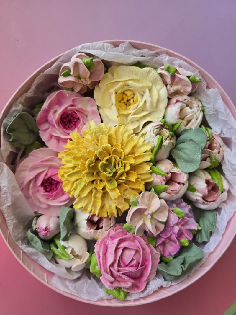 Anniversary mom day marshmallow zephyr flowers rose hydrangea peonies adorable present for mom's day birthday  gift in pink round 11inch box